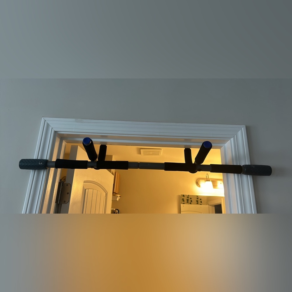 Pull-up bar - Picture 2 of 3
